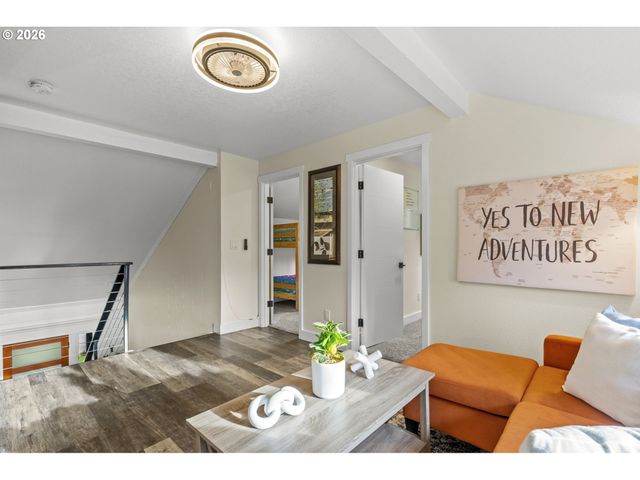 5465 Nw RIDGEMOOR Ct, Portland, OR 97229