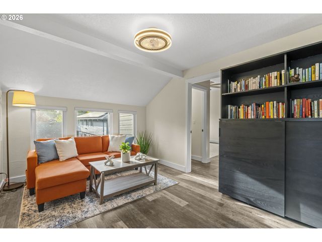 5465 Nw RIDGEMOOR Ct, Portland, OR 97229