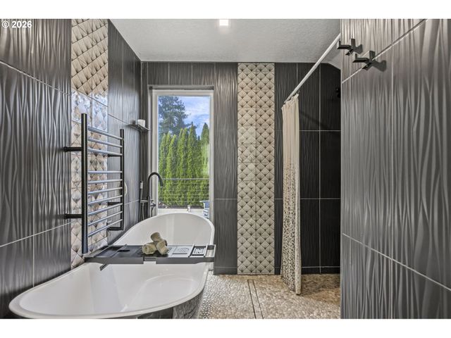 5465 Nw RIDGEMOOR Ct, Portland, OR 97229