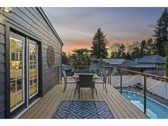 5465 Nw RIDGEMOOR Ct, Portland, OR 97229