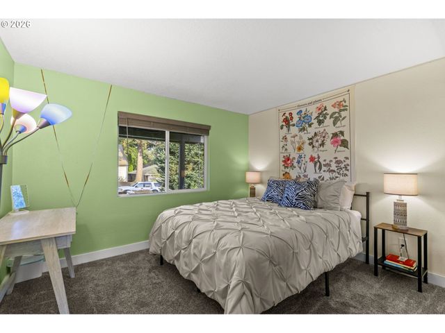 5465 Nw RIDGEMOOR Ct, Portland, OR 97229