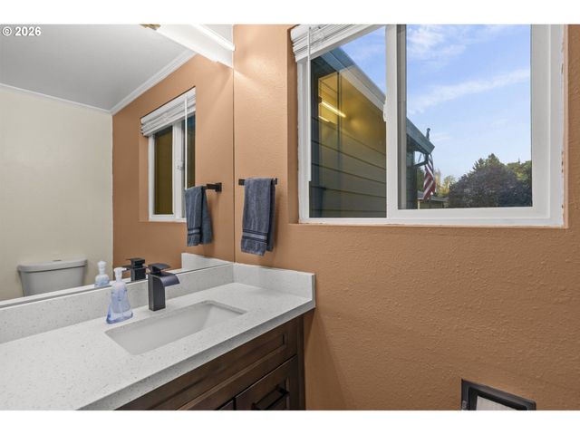 5465 Nw RIDGEMOOR Ct, Portland, OR 97229