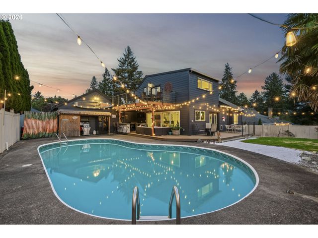 5465 Nw RIDGEMOOR Ct, Portland, OR 97229