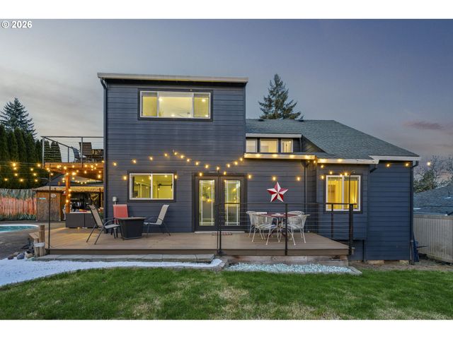 5465 Nw RIDGEMOOR Ct, Portland, OR 97229