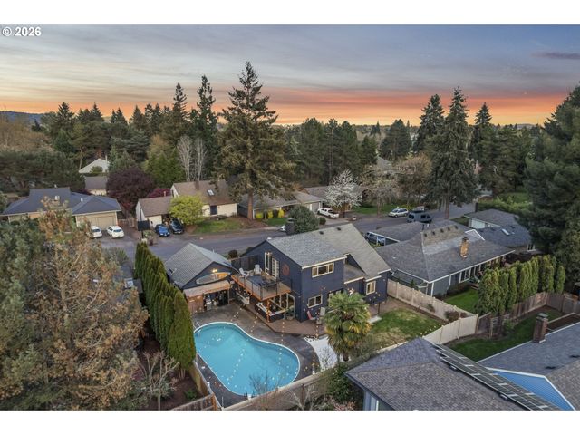 5465 Nw RIDGEMOOR Ct, Portland, OR 97229