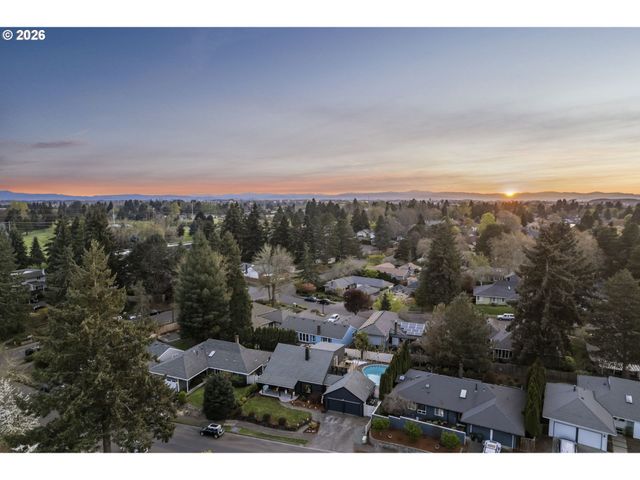 5465 Nw RIDGEMOOR Ct, Portland, OR 97229