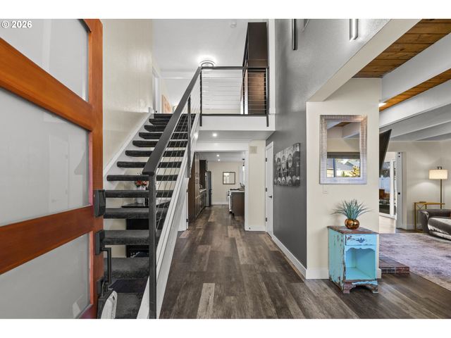 5465 Nw RIDGEMOOR Ct, Portland, OR 97229