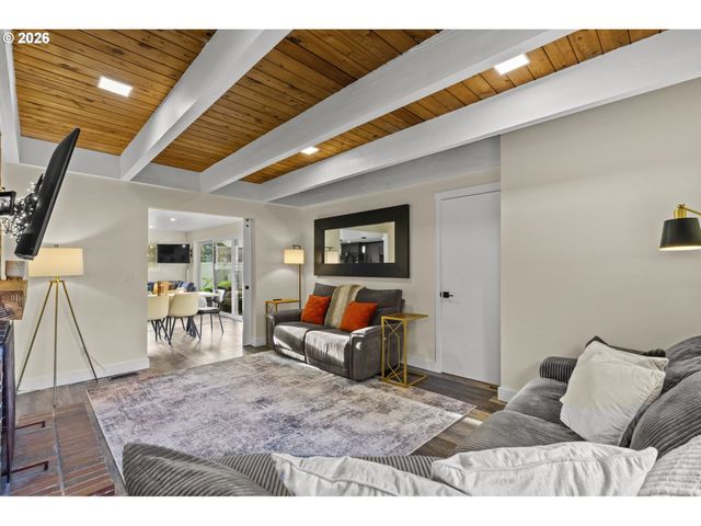 5465 Nw RIDGEMOOR Ct, Portland, OR 97229