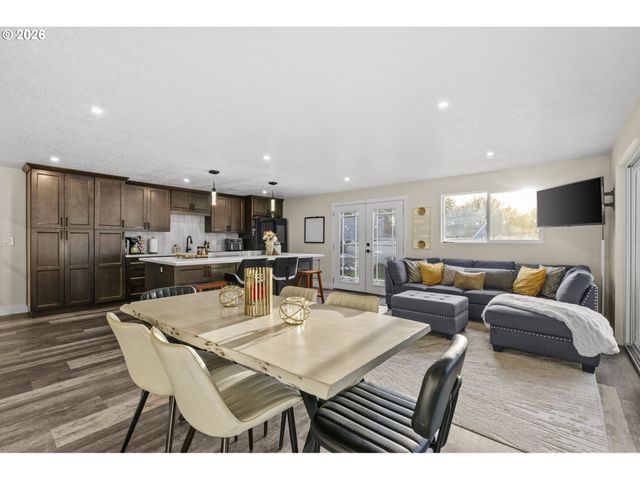 5465 Nw RIDGEMOOR Ct, Portland, OR 97229