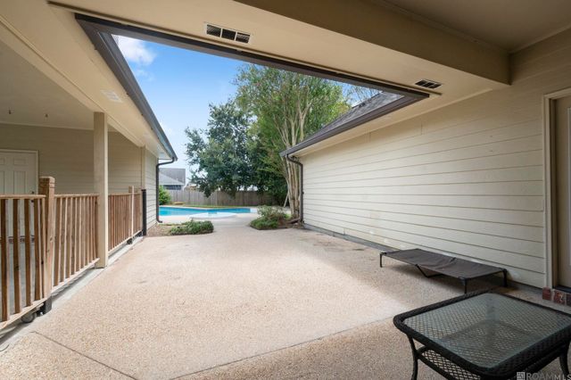 19036 Vignes Lake Ave, Baton Rouge, LA 70817