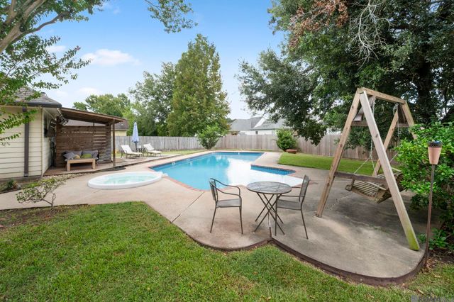 19036 Vignes Lake Ave, Baton Rouge, LA 70817
