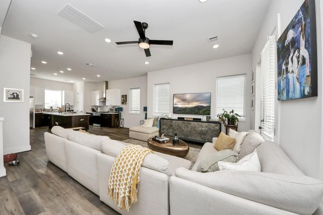 3905 Pinemont Drive E, Houston, TX 77018