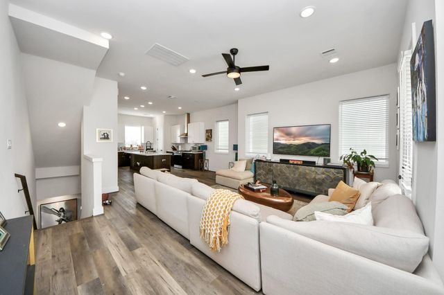 3905 Pinemont Drive E, Houston, TX 77018