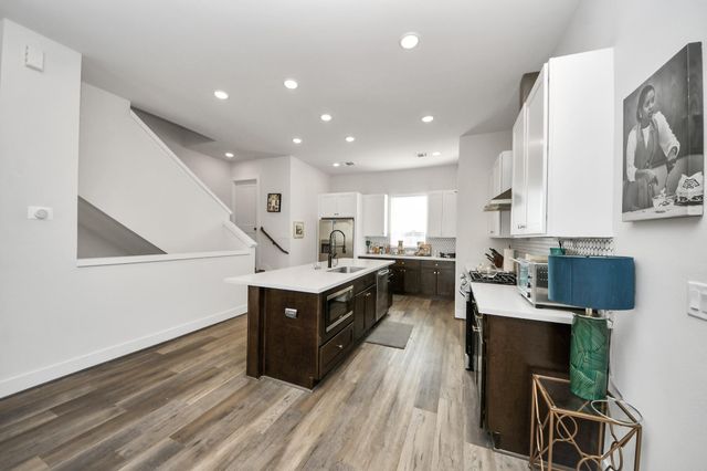 3905 Pinemont Drive E, Houston, TX 77018