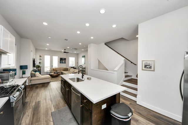 3905 Pinemont Drive E, Houston, TX 77018