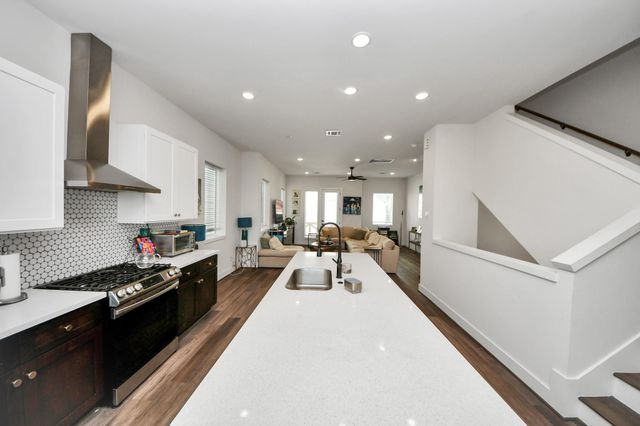 3905 Pinemont Drive E, Houston, TX 77018