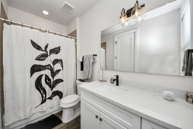 3905 Pinemont Drive E, Houston, TX 77018