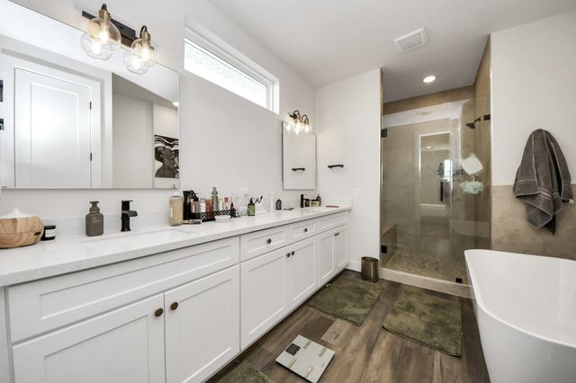 3905 Pinemont Drive E, Houston, TX 77018