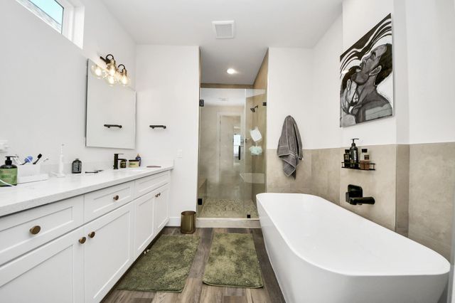 3905 Pinemont Drive E, Houston, TX 77018