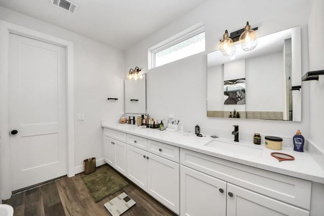 3905 Pinemont Drive E, Houston, TX 77018