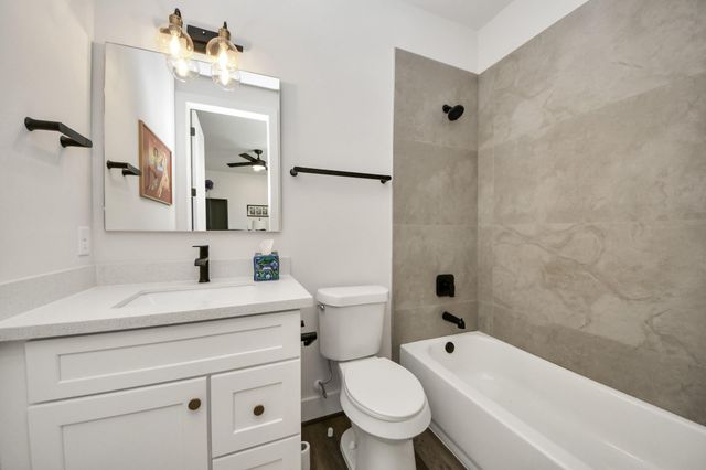 3905 Pinemont Drive E, Houston, TX 77018