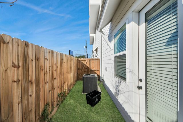 3905 Pinemont Drive E, Houston, TX 77018