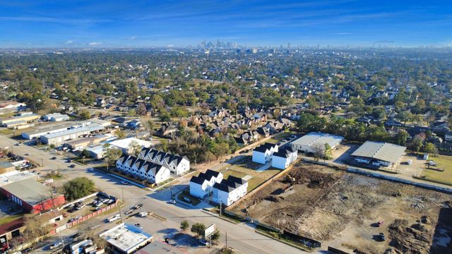 3905 Pinemont Drive E, Houston, TX 77018