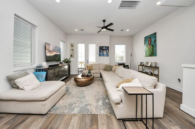 3905 Pinemont Drive E, Houston, TX 77018