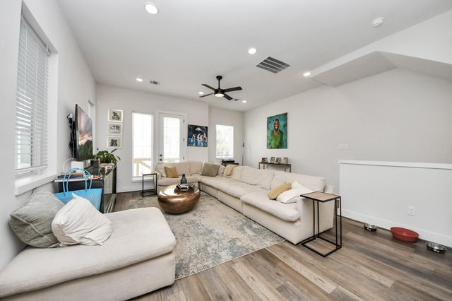 3905 Pinemont Drive E, Houston, TX 77018