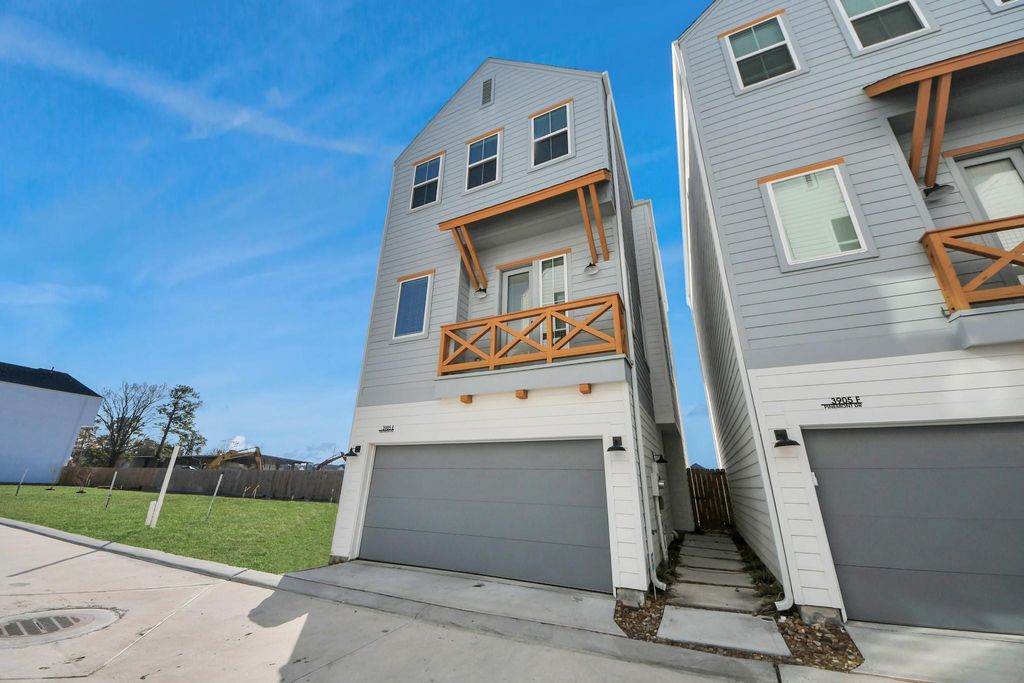 3905 Pinemont Drive E, Houston, TX 77018