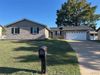 527 Fairfax Drive, Columbia, IL 62236