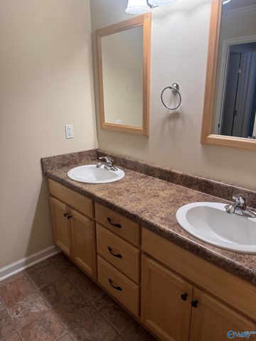 501 College Street, Hartselle, AL 35640