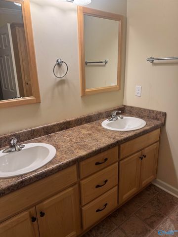 501 College Street, Hartselle, AL 35640