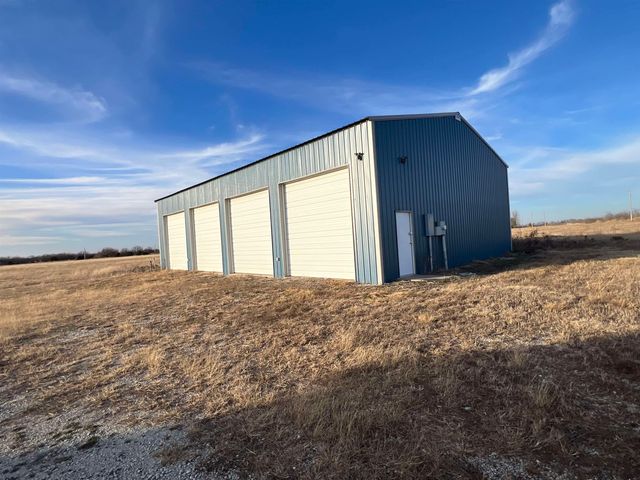 911 N GEUDA SPRINGS, Udall, KS 67146