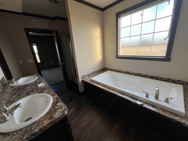 911 N GEUDA SPRINGS, Udall, KS 67146