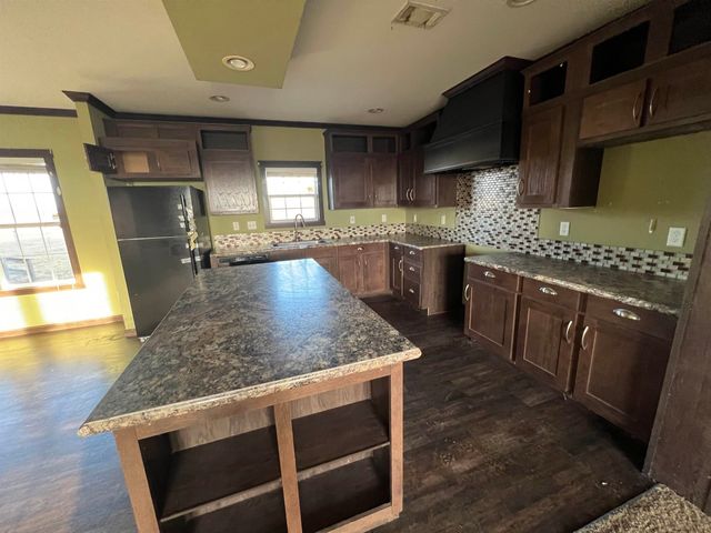 911 N GEUDA SPRINGS, Udall, KS 67146