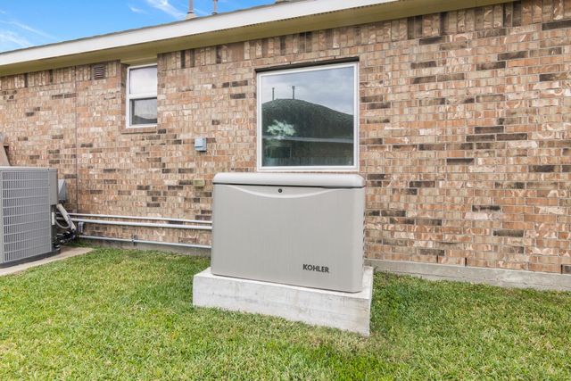 1486 Foshee Court, Alvin, TX 77511