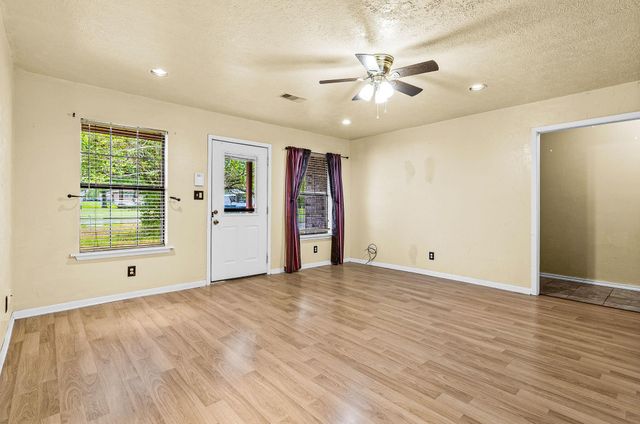 210 Kathy Lane, Livingston, TX 77351