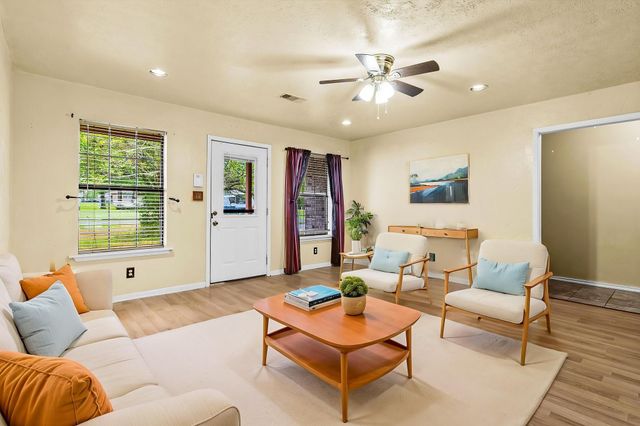 210 Kathy Lane, Livingston, TX 77351