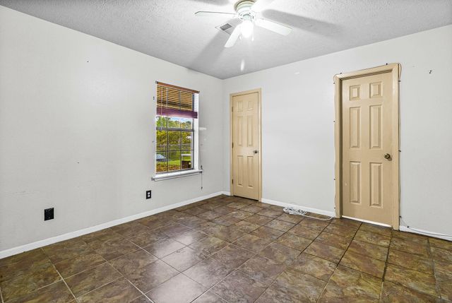 210 Kathy Lane, Livingston, TX 77351