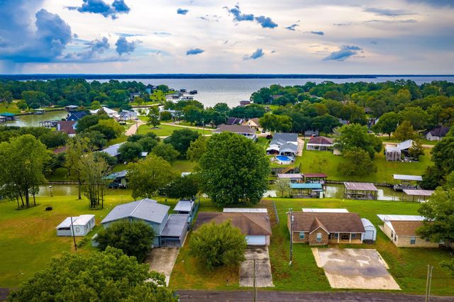 210 Kathy Lane, Livingston, TX 77351