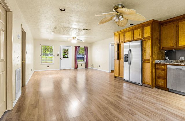 210 Kathy Lane, Livingston, TX 77351