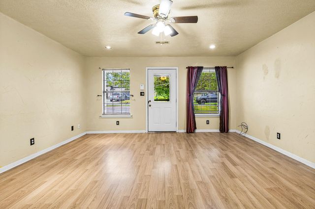 210 Kathy Lane, Livingston, TX 77351