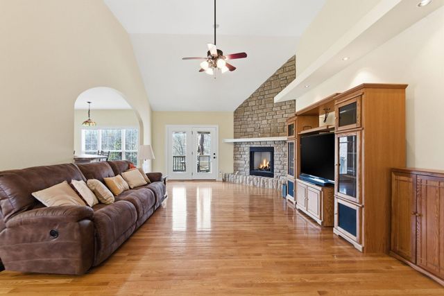 180 Lakeshore Circle, Georgetown, KY 40324