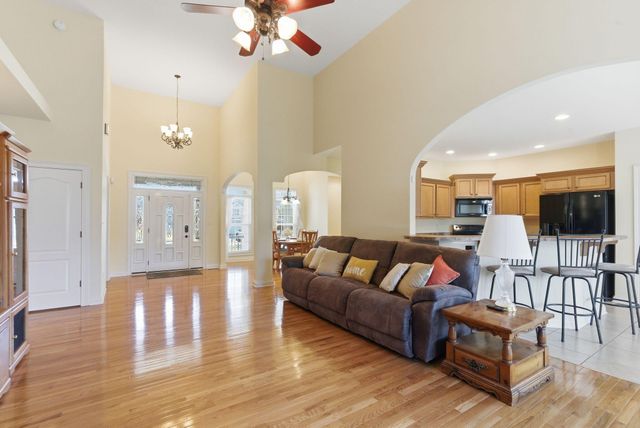 180 Lakeshore Circle, Georgetown, KY 40324