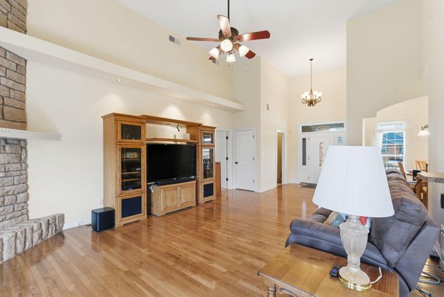 180 Lakeshore Circle, Georgetown, KY 40324