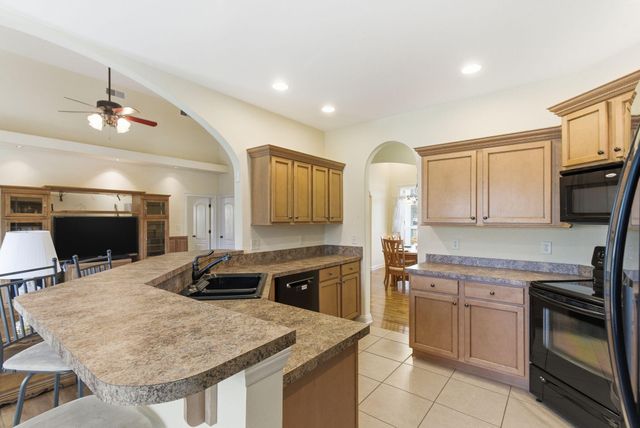 180 Lakeshore Circle, Georgetown, KY 40324