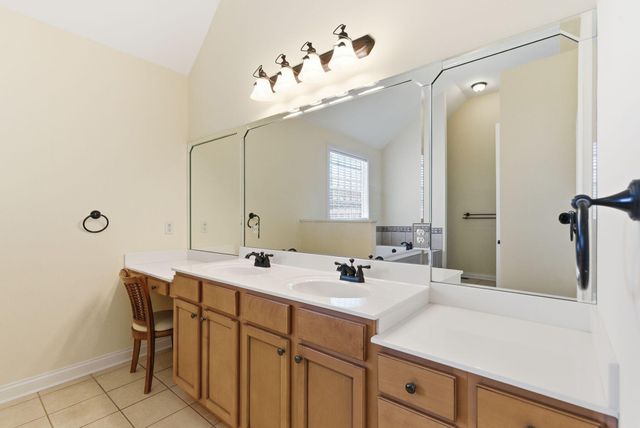 180 Lakeshore Circle, Georgetown, KY 40324