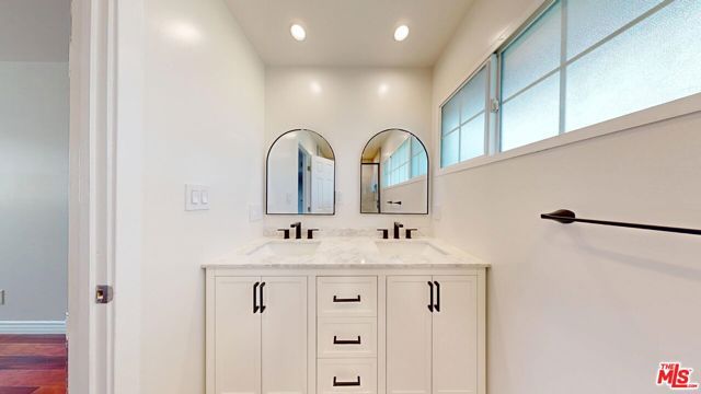 17155 Donmetz Street, Granada Hills (los Angeles), CA 91344