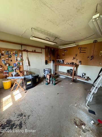 1041 Barret Ave, Louisville, KY 40204